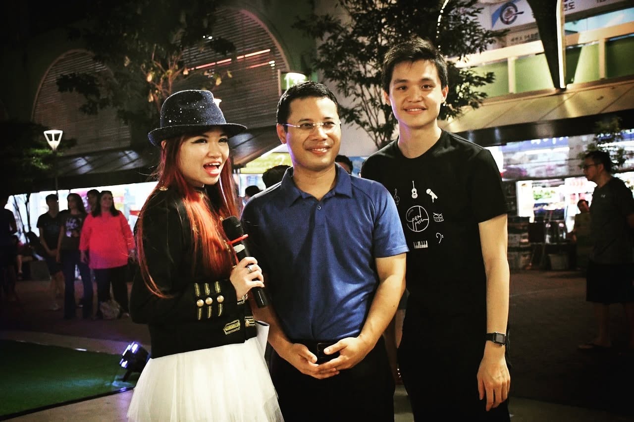 Kaitlyn Lin Hosting